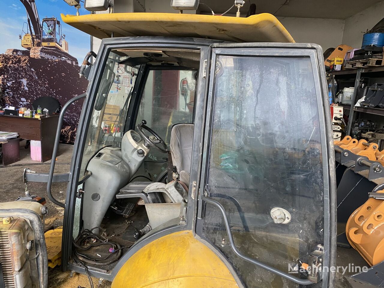 Komatsu WB 93 S backhoe loader for parts