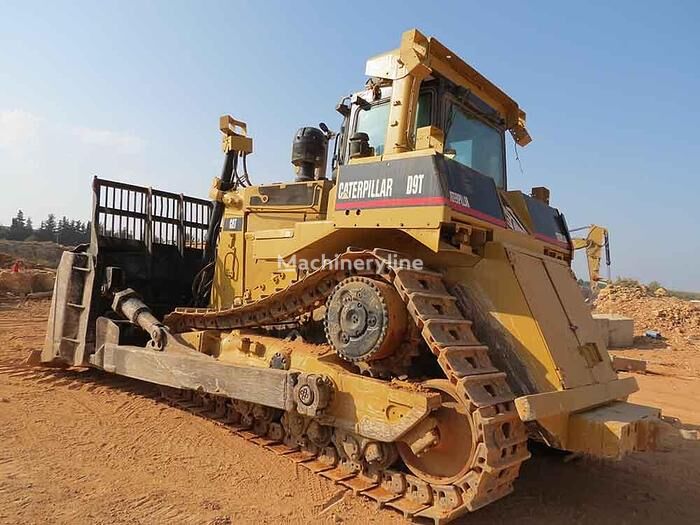 Caterpillar D9T bulldozer