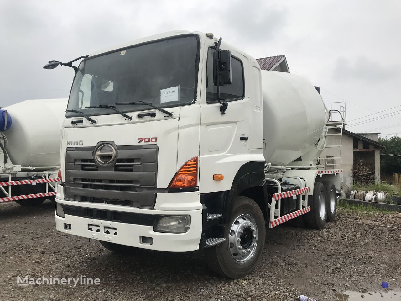 Hino 700   concrete mixer truck