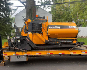 LeeBoy 8520 crawler asphalt paver