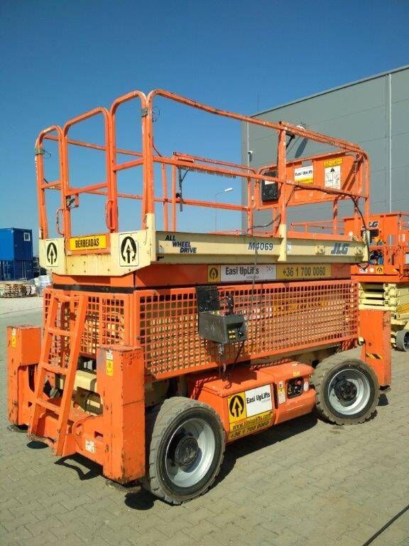 JLG M 4069 scissor lift