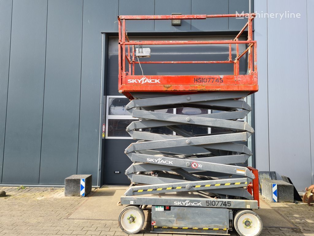 Skyjack SJ4632 scissor lift