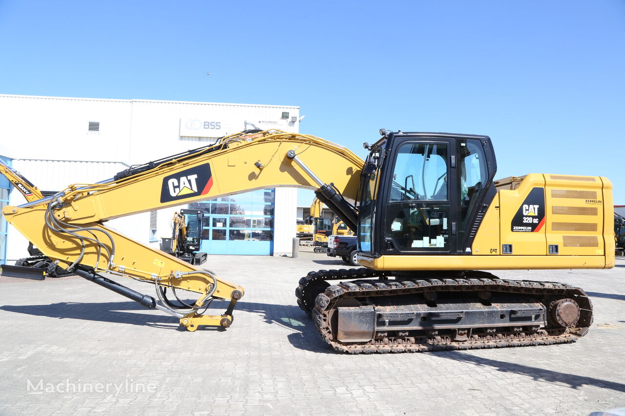 Caterpillar 320 tracked excavator