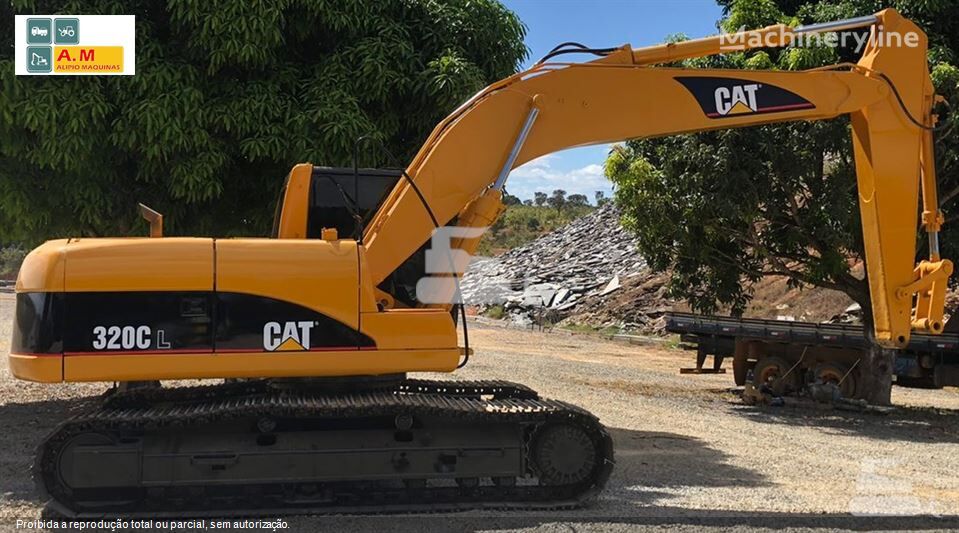 Caterpillar 320CL tracked excavator