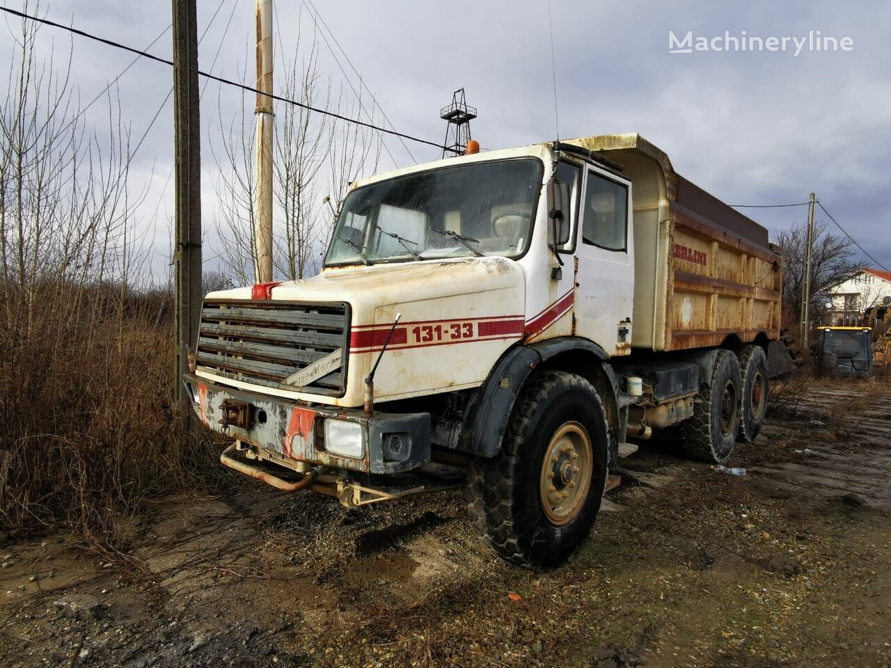 Perlini 131-33 articulated dump truck